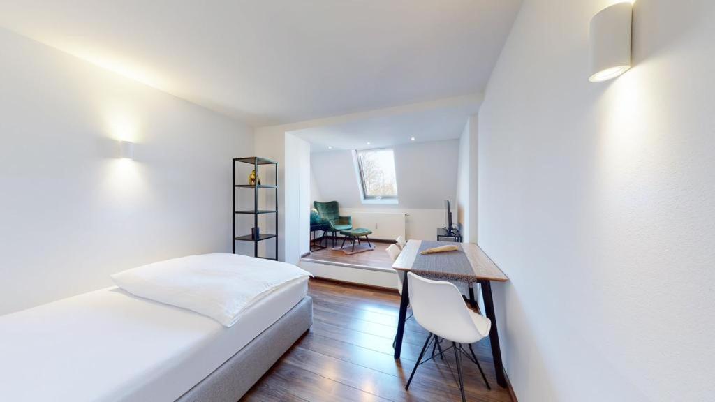 Spacious 4 Bedroom Near Center