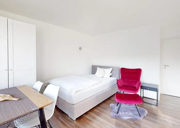 Spacious 4 Bedroom Apartment Near City Center