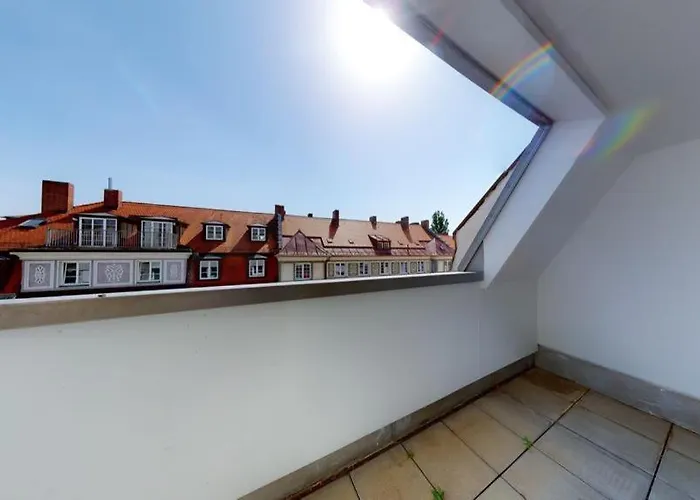 Spacious 4 Bedroom Apartment Near City Center