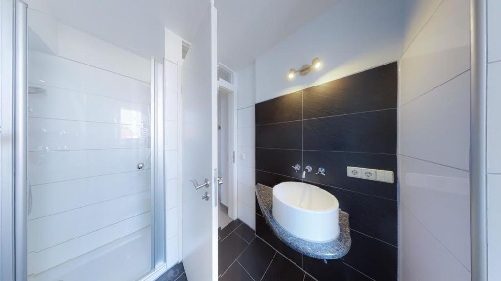 Spacious 4 Bedroom Near Center Apartment Munich