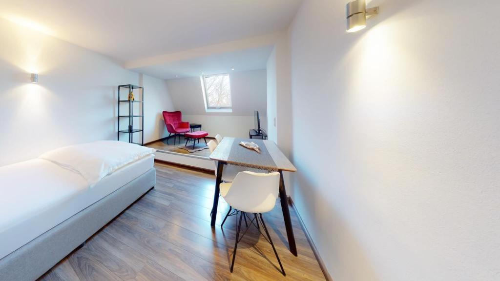 Apartment Spacious 4 Bedroom Near Center *