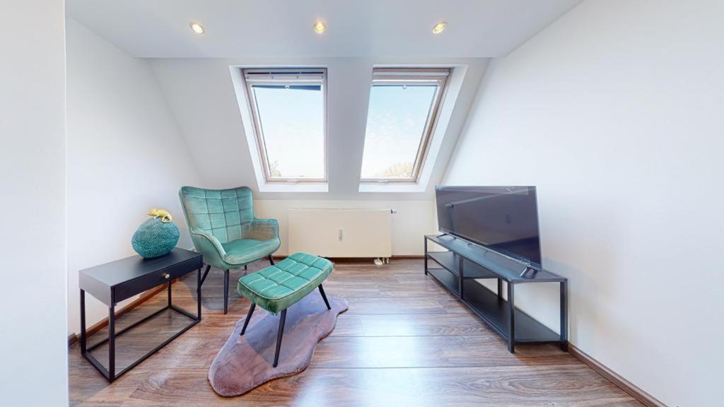 Spacious 4 Bedroom Near Center Appartamento *