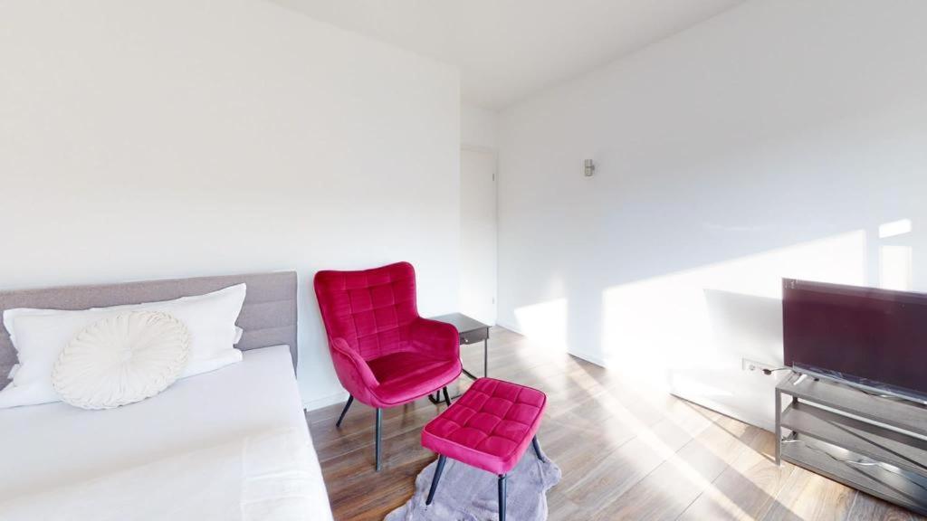 Spacious 4 Bedroom Near Center *